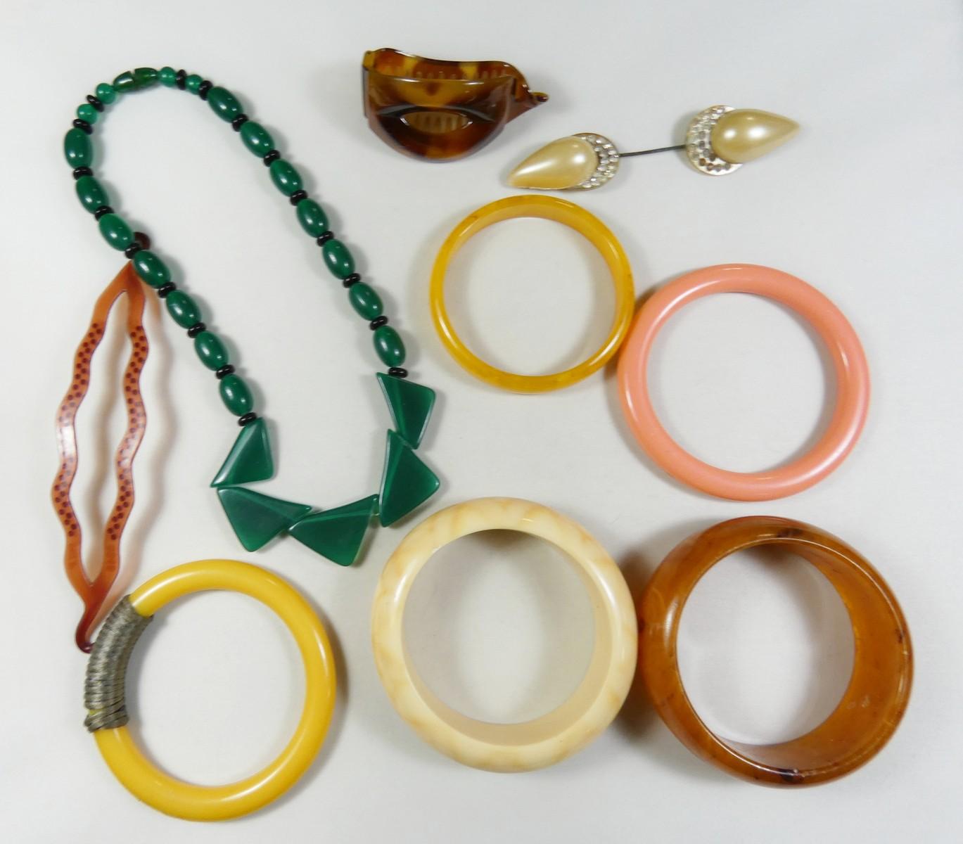 BAKELITE/PLASTIC | ESTATE & CONSIGNMENT JEWELLERY | Online Auction ...