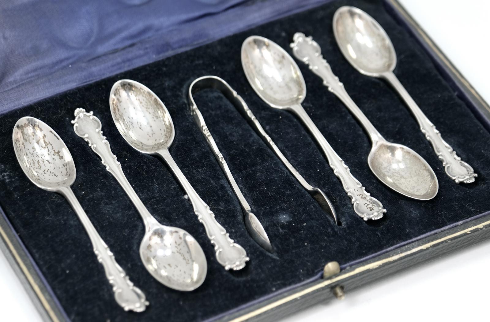 CASED SET OF SPOONS