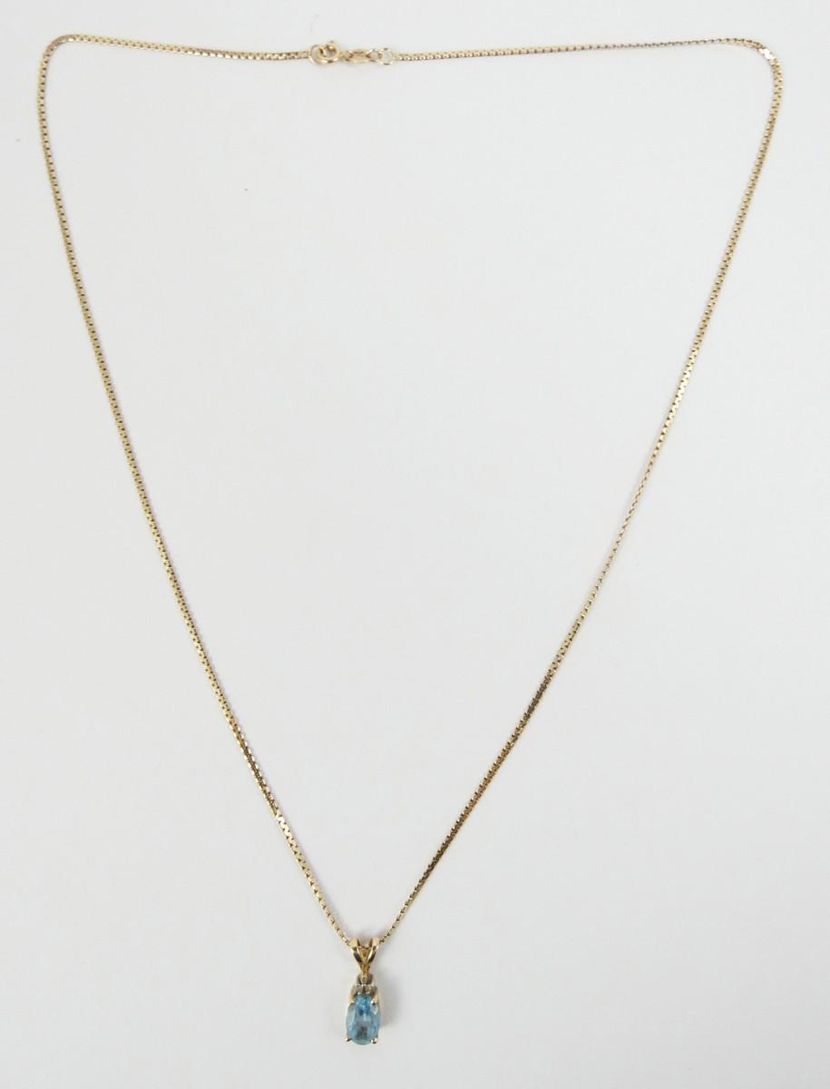 GOLD PENDANT ON CHAIN