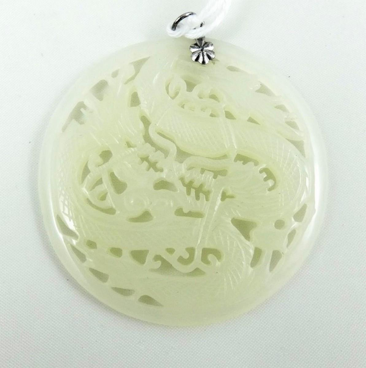 chinese-jade-pendant-exceptional-estate-jewellery-online-auction