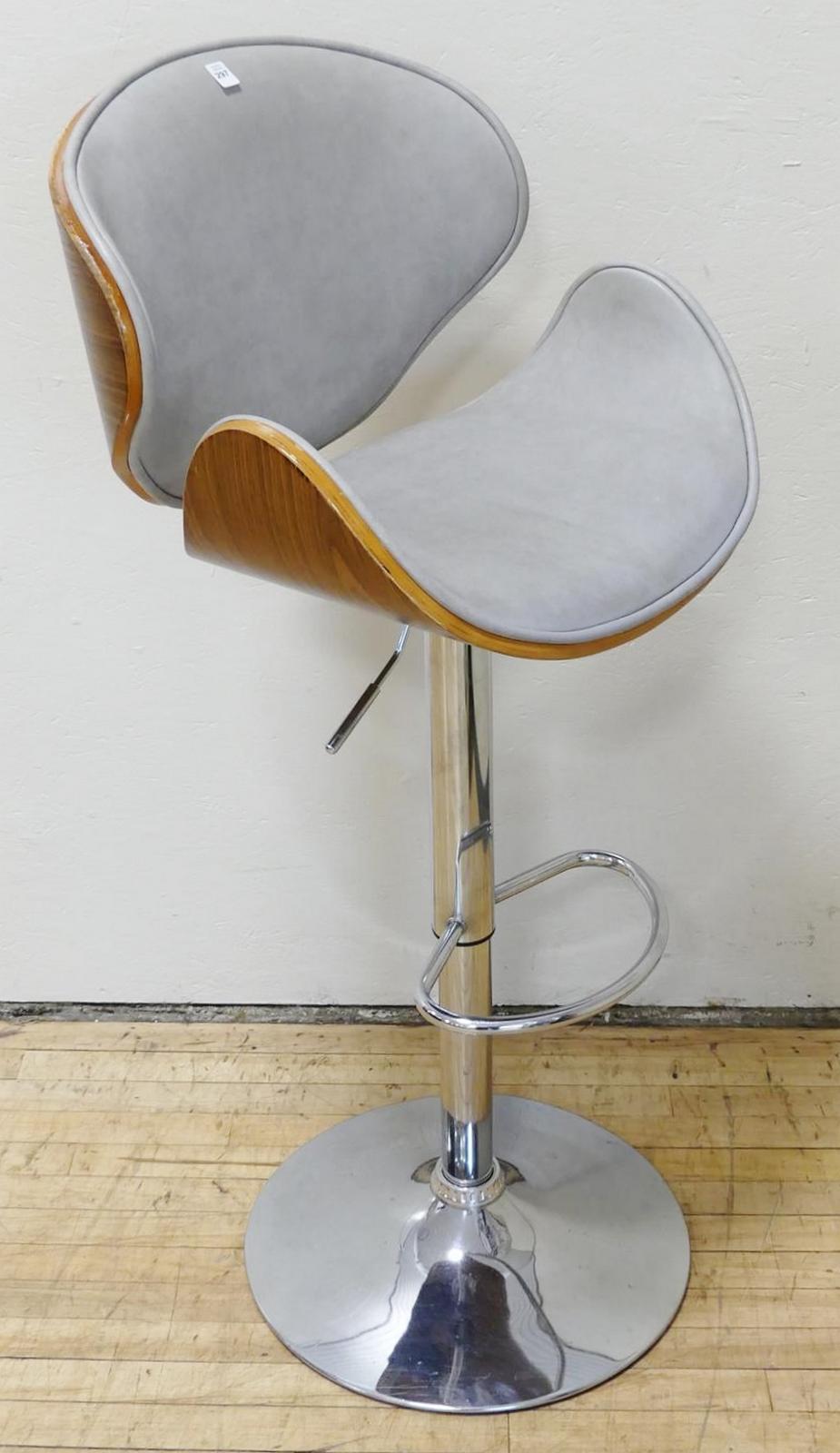 EAMES STYLE BAR STOOL FINE FURNISHINGS SMALLS Online Auction   297 2 