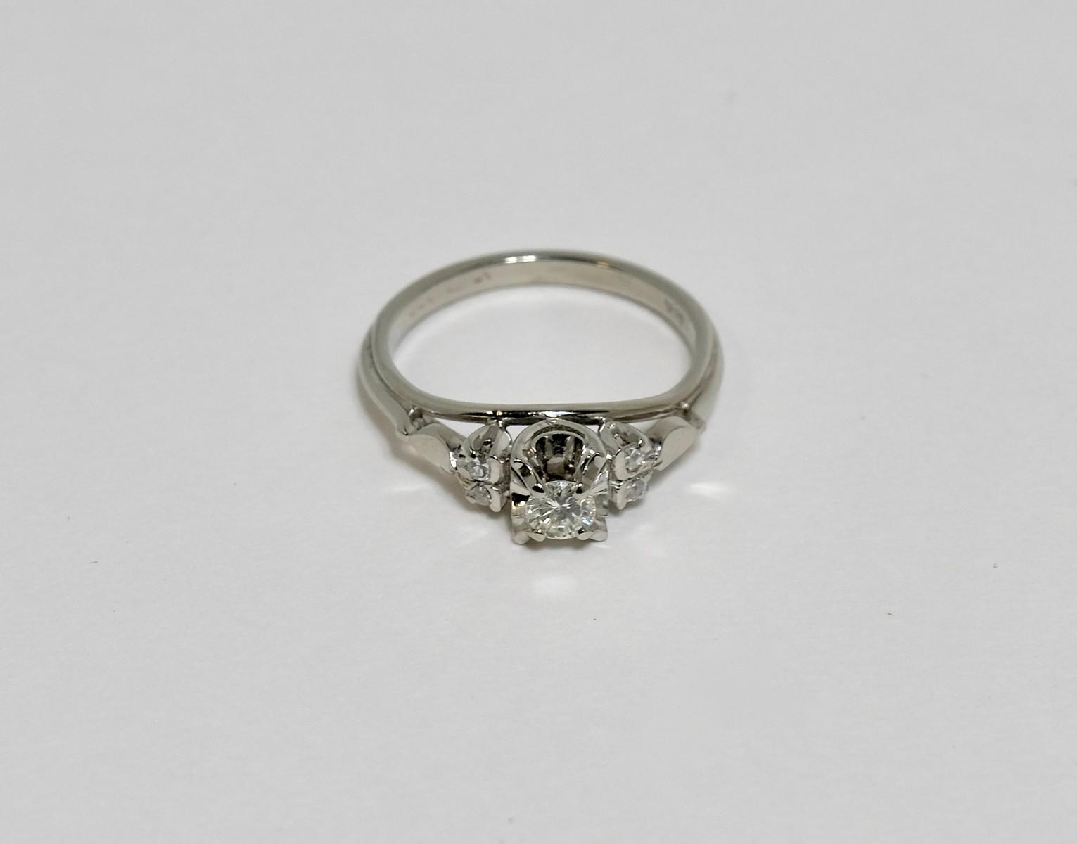 DIAMOND RING | OLD TOWN HALL AUCTION: FINE JEWELLERY, WATCHES & SILVER ...