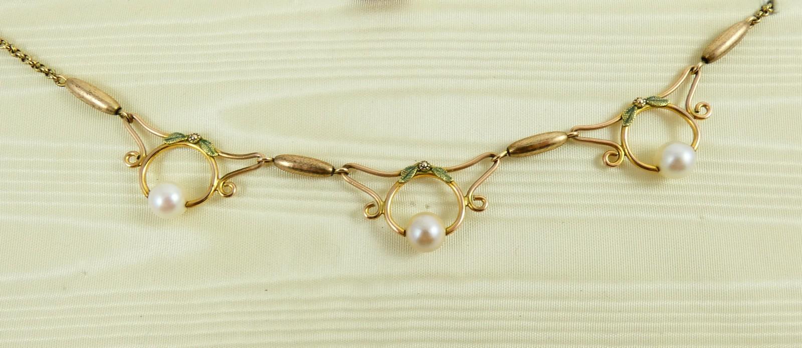 MID-20TH CENTURY NECKLACE