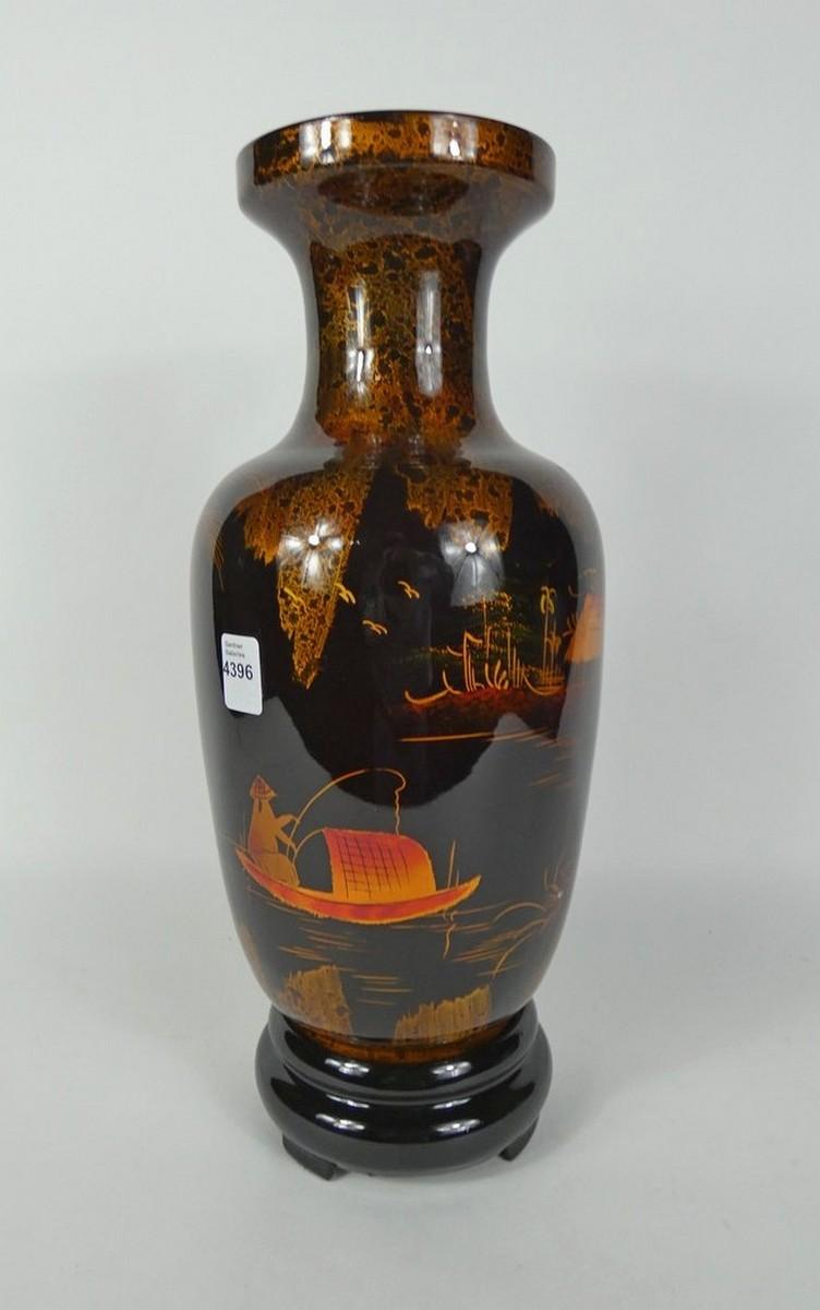 LACQUER VASE | INUIT & ASIAN ART | Online Auction | Gardner Galleries