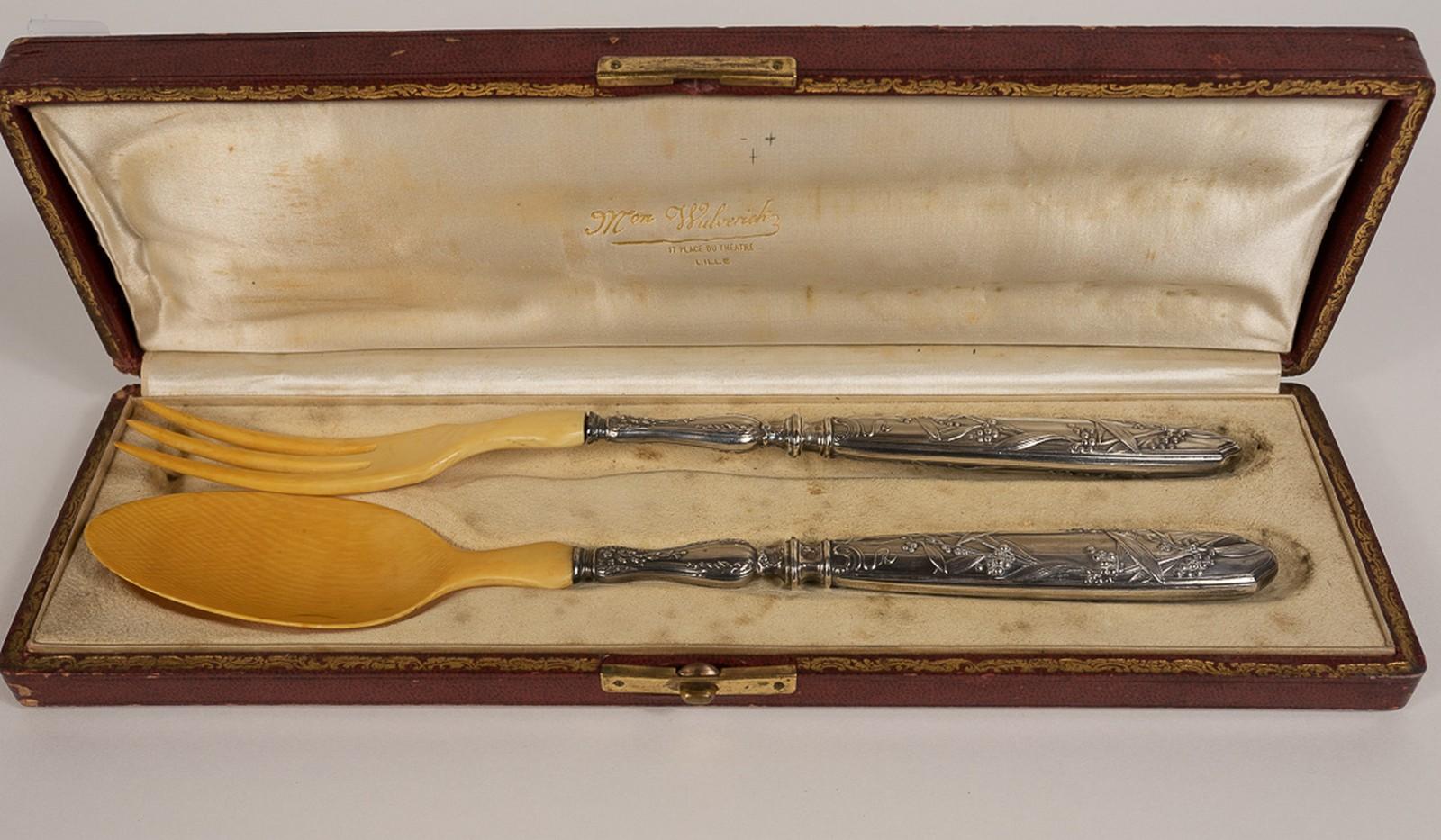 PAIR FRENCH SALAD SERVERS