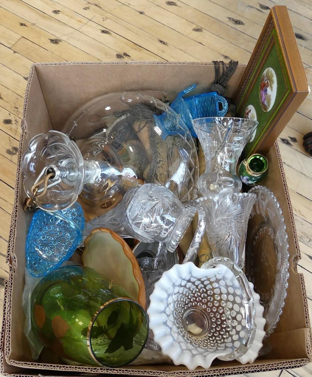 BOX LOT OF GLASS AND CRYSTAL