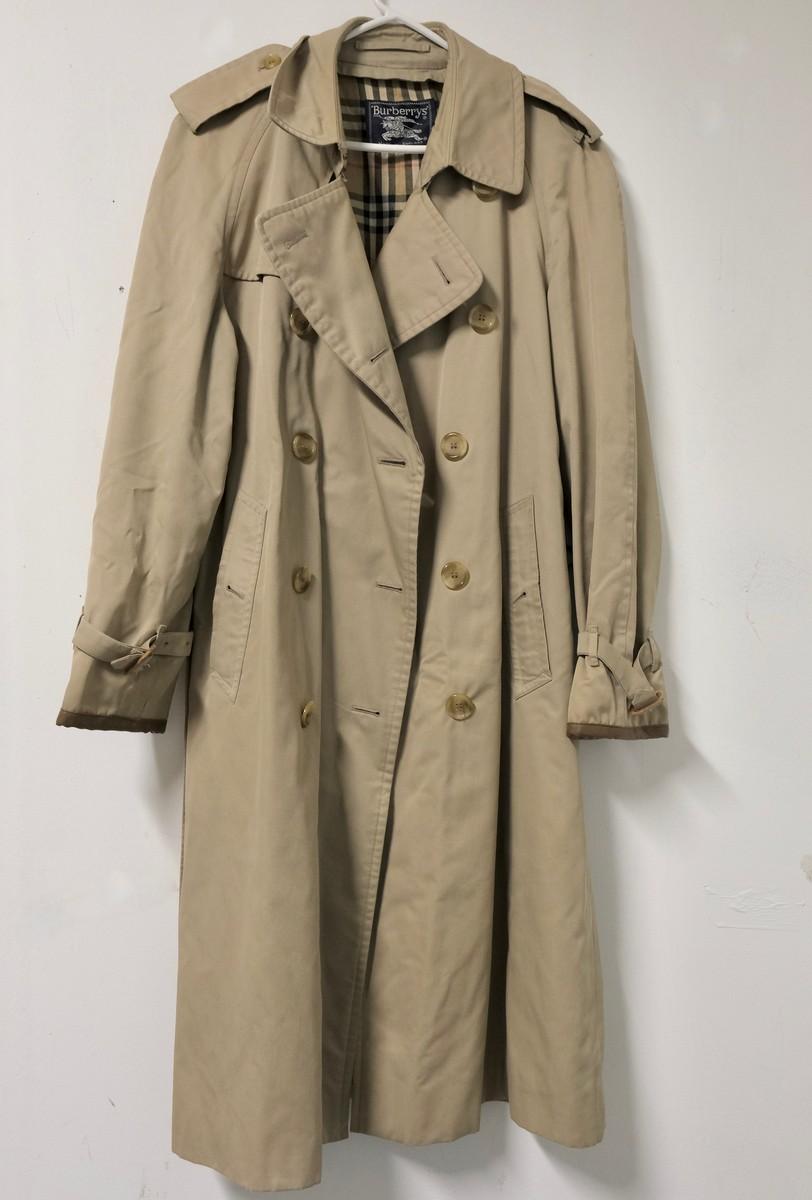 BURBERRY TRENCH COAT | OLD TOWN HALL AUCTION: FINE JEWELLERY, STERLING ...