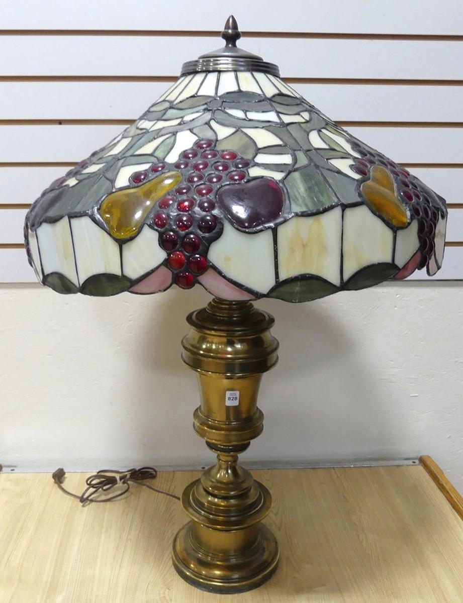 TABLE LAMP WITH STAINED GLASS SHADE