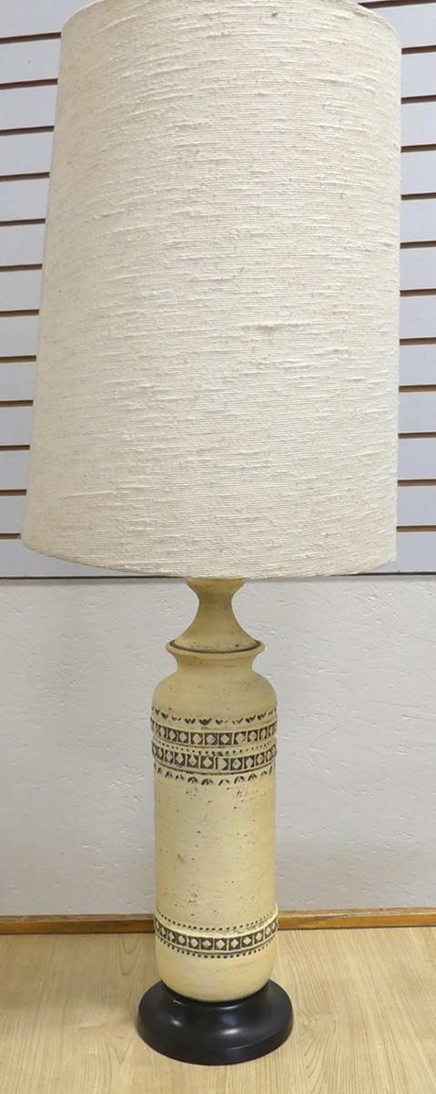 MCM POTTERY TABLE LAMP