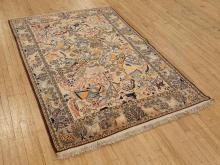 QUM HUNTING RUG