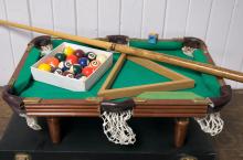 MINIATURE POOL TABLE