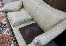 CAMELBACK SETTEE