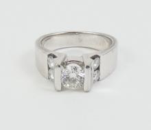 LADIES' DIAMOND RING