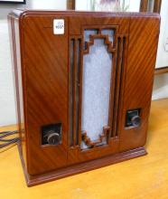 ROGERS-MAJESTIC WOOD CASED RADIO