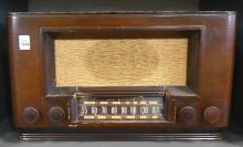 RCA-VICTOR WOOD CASED RADIO