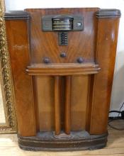 SPARTON FLOOR MODEL RADIO