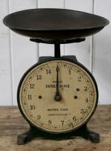 VINTAGE KITCHEN SCALE