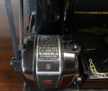 SINGER FEATHERWEIGHT SEWING MACHINE