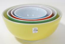 VINTAGE PYREX GRADUATED MIXING BOWL SET