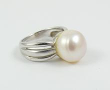 VINTAGE PEARL RING