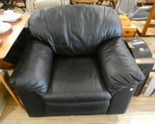 BLACK LEATHER ARMCHAIR