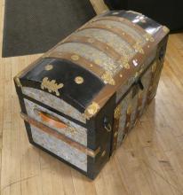 ANTIQUE HUMP-BACK TRUNK