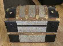 ANTIQUE HUMP-BACK TRUNK