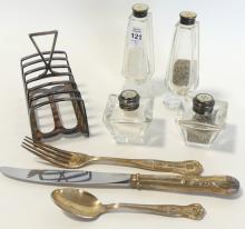 SHAKERS, TOAST RACK AND CUTLERY