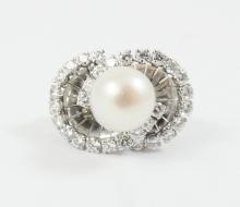 LADIES' PEARL & DIAMOND RING