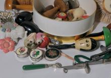 VINTAGE SEWING COLLECTIBLES