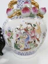 IMPRESSIVE CHINESE PORCELAIN VASE