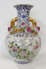 IMPRESSIVE CHINESE PORCELAIN VASE