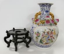 IMPRESSIVE CHINESE PORCELAIN VASE