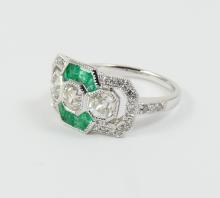 EMERALD & DIAMOND RING