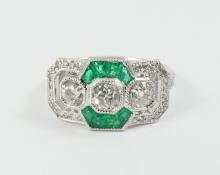 EMERALD & DIAMOND RING