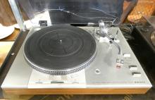 MARANTZ AND SANYO TURNTABLES