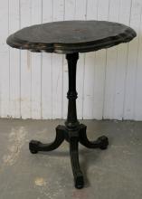 VICTORIAN TILT-TOP TABLE