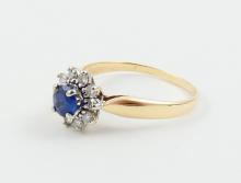 SAPPHIRE & DIAMOND RING