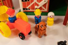 FISHER-PRICE "FARM" PLAYSET