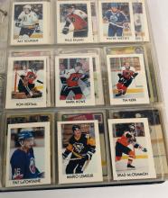 2 BINDERS OF 1980'S AND 90'S HOCKEY CARDS