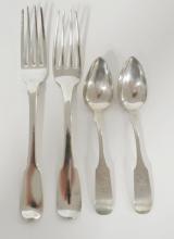 FOUR PIECES OF GEORGIAN STERLING CUTLERY
