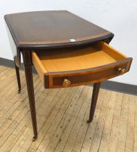 DROP-LEAF LAMP TABLE