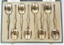 SET ROYAL COMMEMORATIVE SPOONS