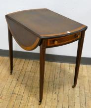 DROP-LEAF LAMP TABLE