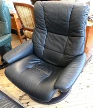 STRESSLESS BLACK LEATHER RECLINER WITH FOOTSTOOL