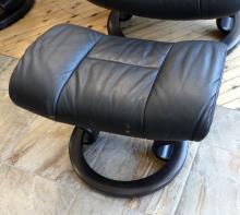 STRESSLESS BLACK LEATHER RECLINER WITH FOOTSTOOL