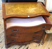 MAHOGANY BACHELOR'S CHEST