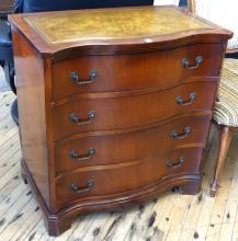 MAHOGANY BACHELOR'S CHEST