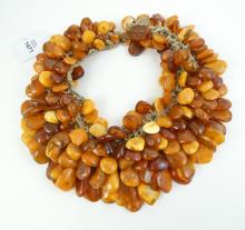 COLLECTOR'S AMBER NECKLACE