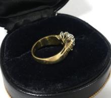 18KT GOLD RING WITH DIAMONDS